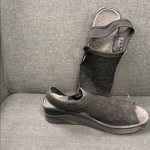 Bzees Black Women's Stretch Sandals